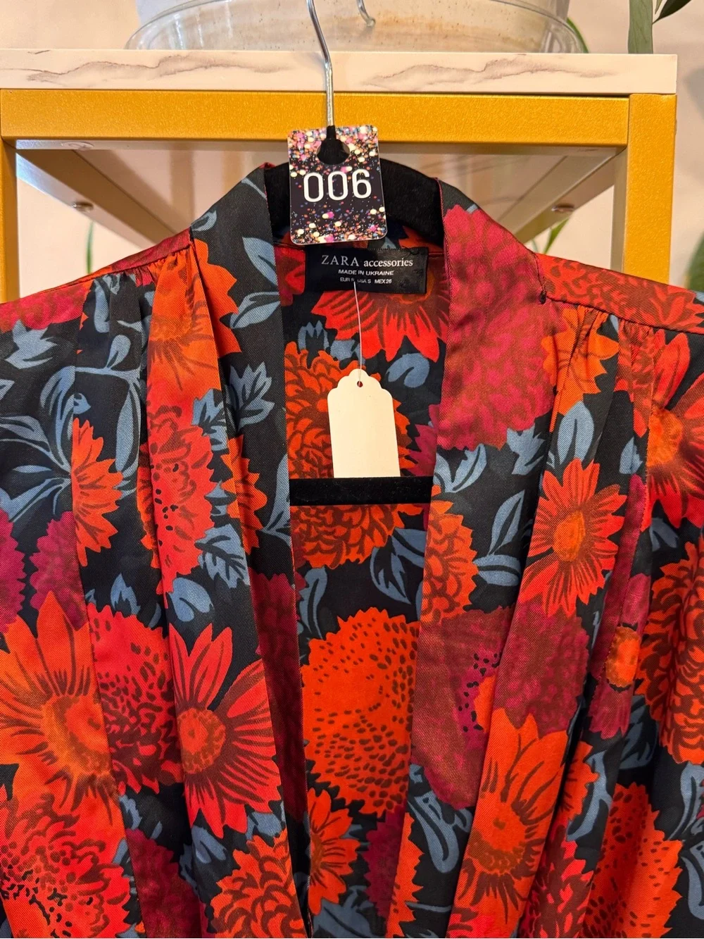 Zara Black Floral-Print bodysuit with Red & Blue Bodysuit - Picture 5 of 5